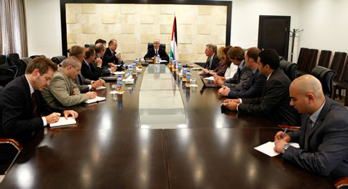 الحمد الله: سيتم استئجار منازل للعائلات التي دمرت منازلها في العدوان