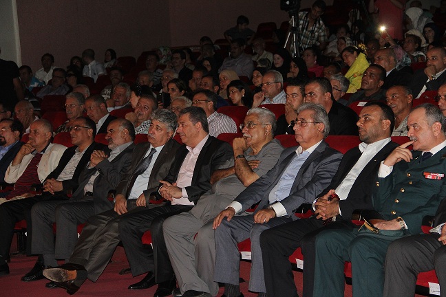 لقاء تأبيني للشاعر "سميح القاسم" على مسرح قصر الاونيسكو