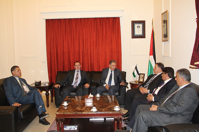 دبور يستقبل وفد من اطباء الاسنان العرب