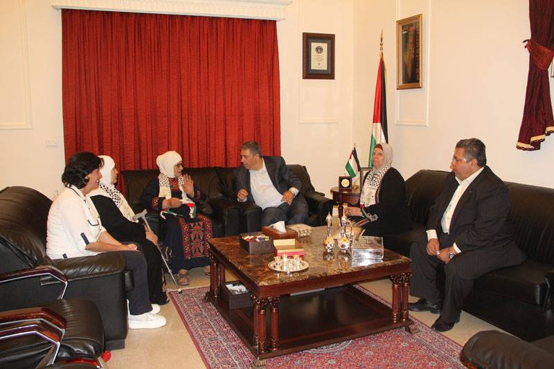 وفد دار الشيخوخة النشطة يهنئ دبور بادائة مناسك الحج