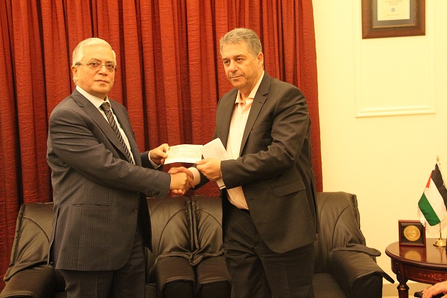 نقابة المهندسين اللبنانيين تقدم مبلغ 60 مليون ليرة لبنانية  لإعادة اعمار غزة