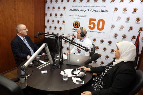 الحمد الله يفتتح أطول حوار إذاعي في العالم عبر إذاعة 