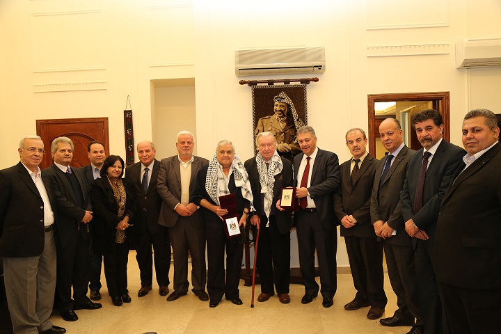 دبور يكرم الخالدي وعقل