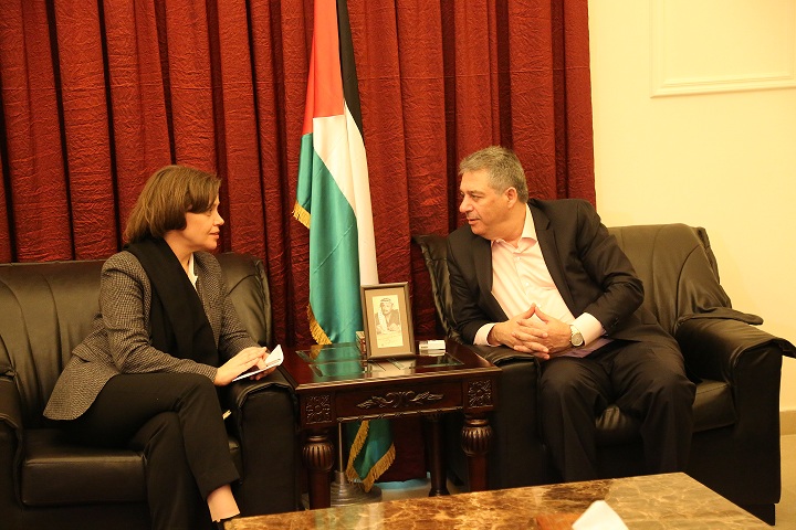 دبور يستقبل مدير الانروا اوزيكولا