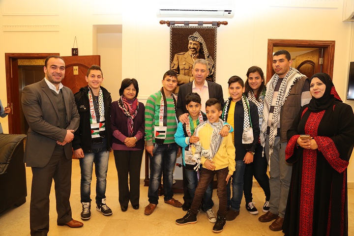 دبور يستقبل المشاركين في برنامج المواهب العربية