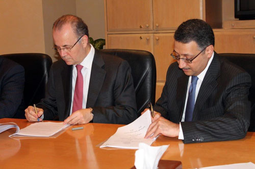 التوقيع على منحة من الحكومة الكويتية بقيمة 200 مليون دولار لإعمار غزة