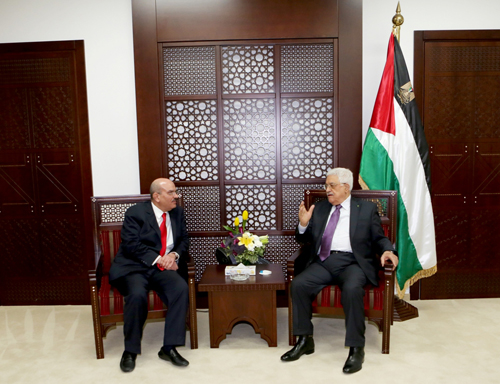 الرئيس يستقبل رئيس اللجنة القطرية لإعادة اعمار قطاع غزة