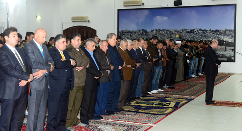 الرئيس يؤدي صلاة الجمعة بمسجد التشريفات