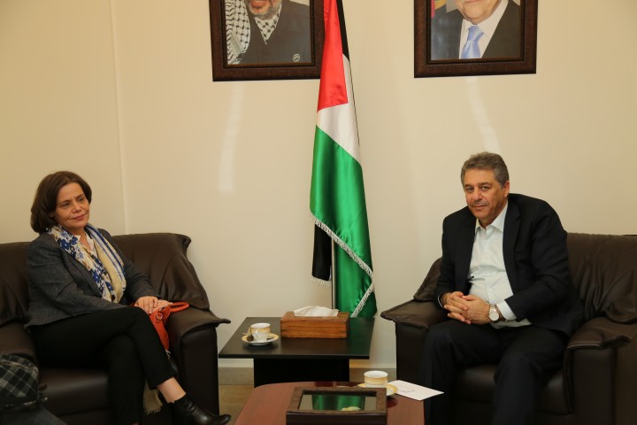 دبور يستقبل مدير عام الانروا اوزيكولا