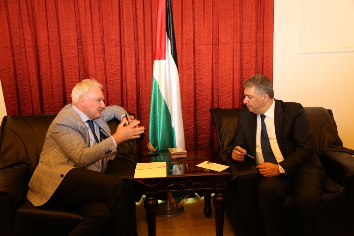 دبور يستقبل مدير عام الانروا في لبنان شمالي