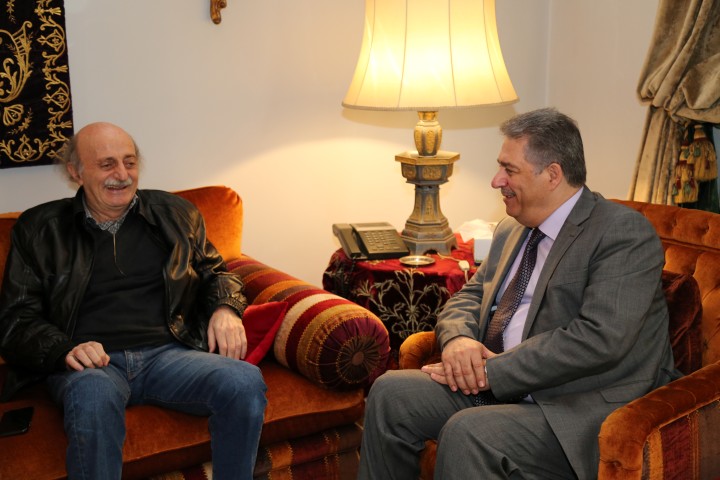 دبور يلتقي النائب جنبلاط