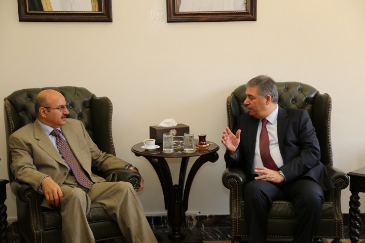 دبور يلتقي سفير الكويت القناعي