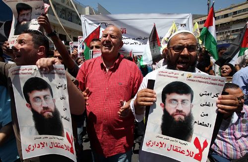 الأسير خضر عدنان يواصل إضرابه لليوم الـ51