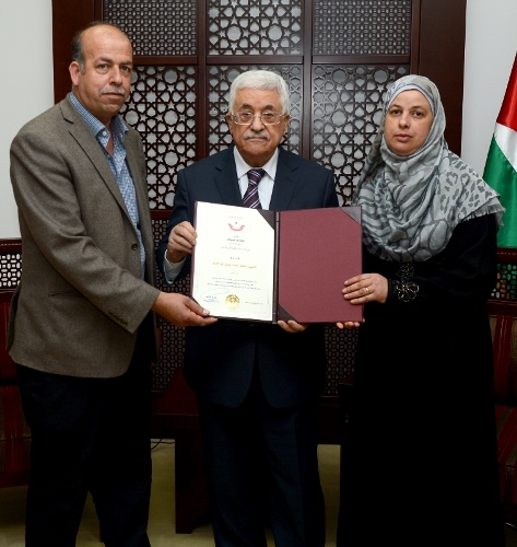 الرئيس يمنح الشهيد الطفل محمد أبو خضير نوط القدس