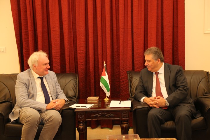 دبور يستقبل مدير عام الانروا في لبنان شمالي