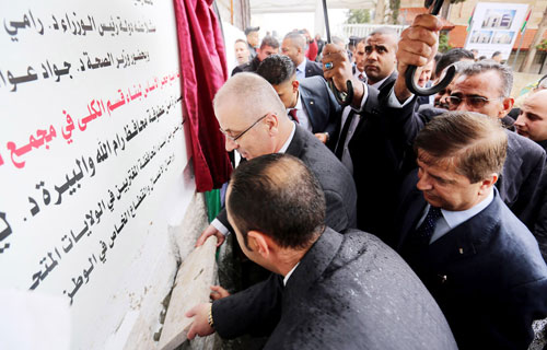 الحمد الله يضع حجر الأساس لمبنى غسيل الكلى بمجمع فلسطين الطبي