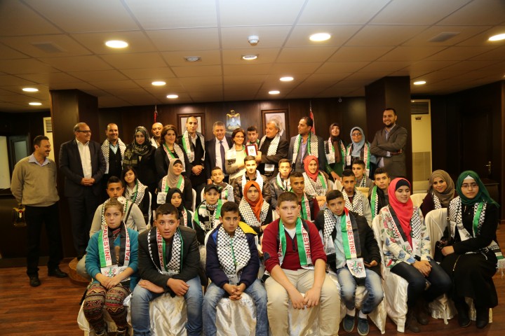 دبور يلتقي وفد ابناء الاسرى القادمين من ارض الوطن