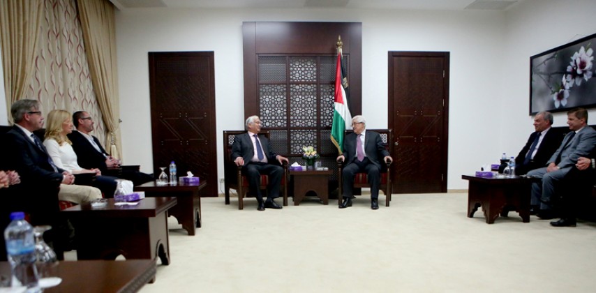 الرئيس يستقبل وفدا طبيا دوليا من أميركا وبريطانيا