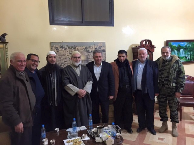 السفير دبور يجول في عين الحلوة