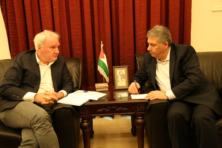 دبور بحث مع مدير عام الانروا النظام الاستشفائي الجديد