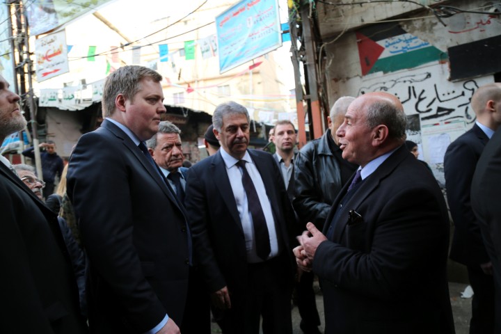 غونلسوغسون في جولة تفقدية  لمخيم شاتيلا