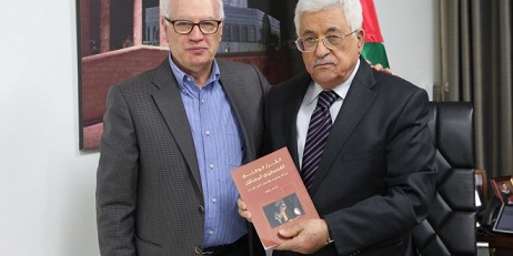 الرئيس يستقبل الكاتب الفلسطيني باسم برهوم بمقر الرئاسة في رام الله