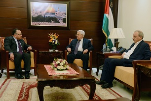 الرئيس يستقبل السفير المصري