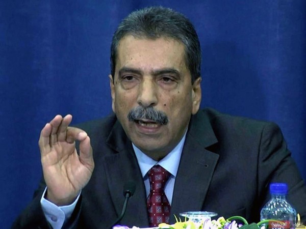 ديماغوجي استعراضي مدَّعٍ يضرُّ بالمصلحة الوطنية..الطيراوي يهاجم القيادي في حماس "الزهار" ويطالبه بـ"