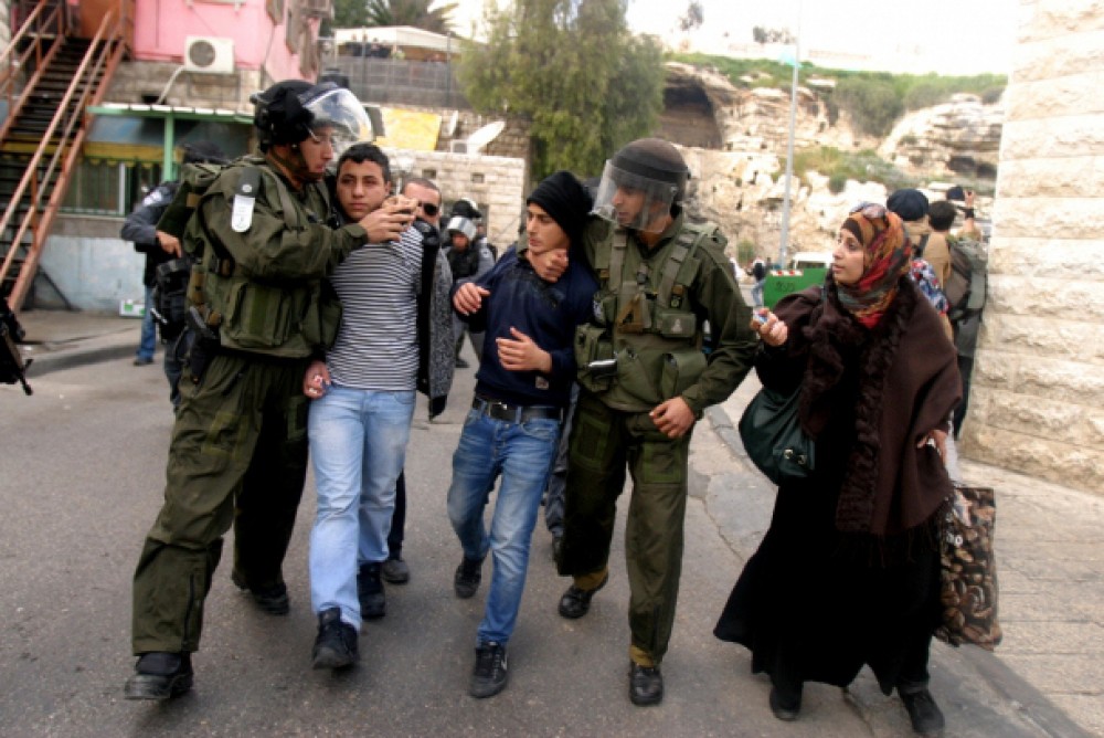 الاحتلال يعتقل 5 مواطنين من الضفة
