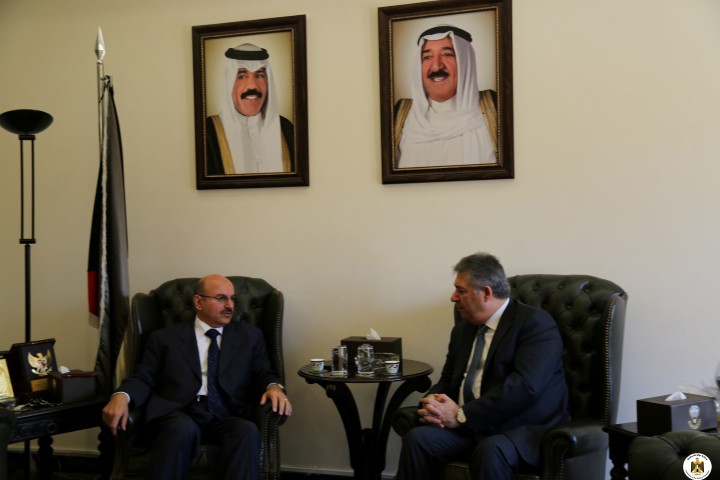 السفير دبور يجتمع مع السفير الكويتي في لبنان