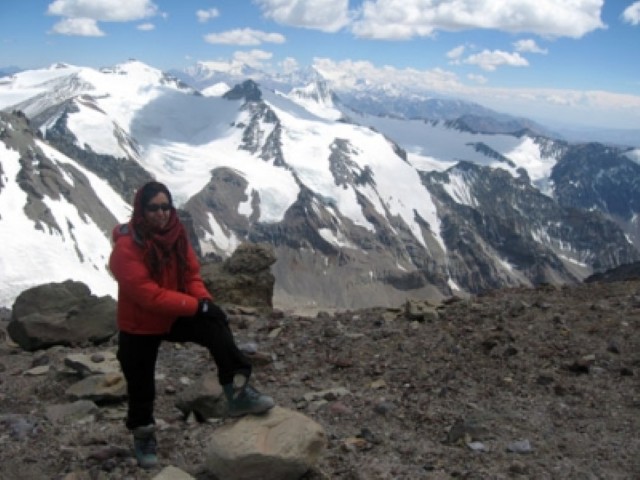 الهوبي.. أول فلسطينية عربية تصعد أعلى قمة في أميركا الشمالية