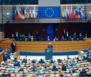 الرئيس أمام البرلمان الأوروبي: لن نسمح لأحد بأن يزيل وجودنا من على أرضنا ولا نريد إزالة أحد