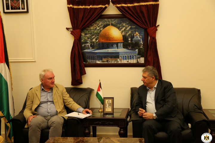 دبور يستقبل مدير عام الانروا