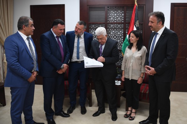 الرئيس يوقع على إعلان دعم حرية الإعلام في العالم العربي