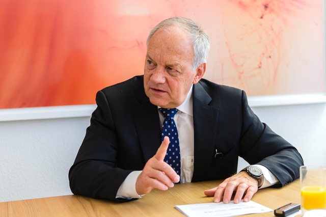 الرئيس يهنئ رئيس الاتحاد الفيدرالي السويسري بيوم الكونفدرالية