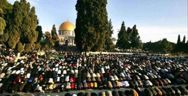 250 مصلياً غادروا القطاع للصلاة في الأقصى