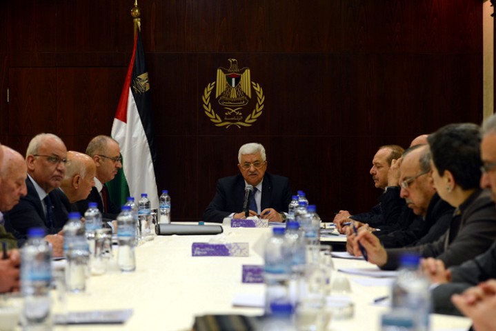 اللجنة التنفيذية تؤكد دعمها للمبادرة الفرنسية وتحذر من مناورات استبدال المؤتمر الدولي للسلام بمؤتمر 