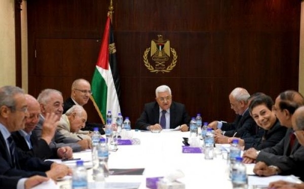 اللجنة التنفيذية تؤكد دعمها للمبادرة الفرنسية وتحذر من مناورات استبدال المؤتمر الدولي للسلام بمؤتمر