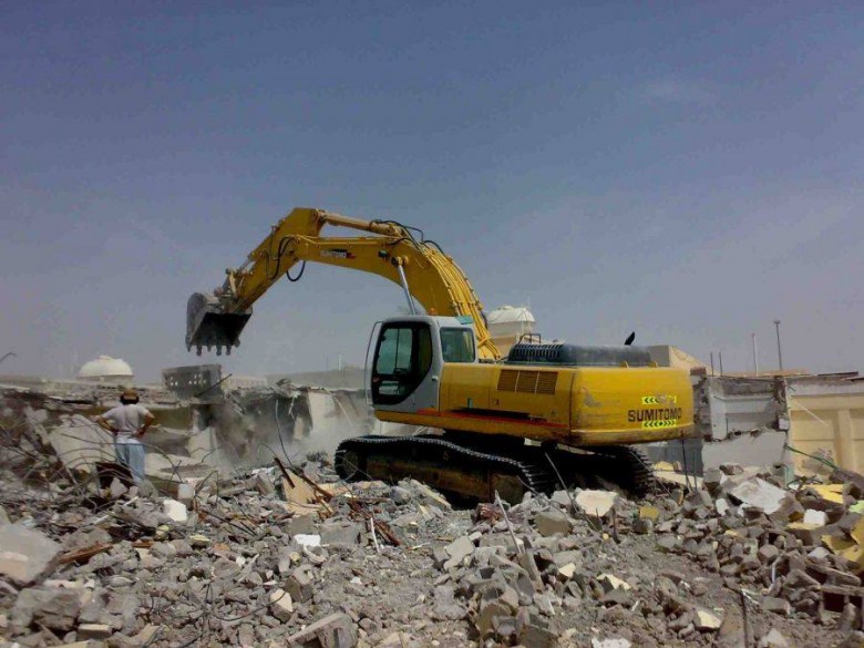 نابلس: الاحتلال يهدم مطعما ومعملا للخزف في سبسطية