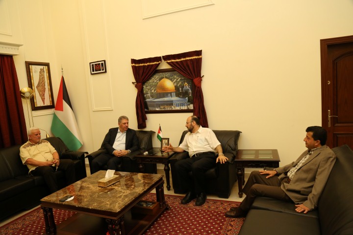 السفير دبور يستقبل ممثل حماس في لبنان