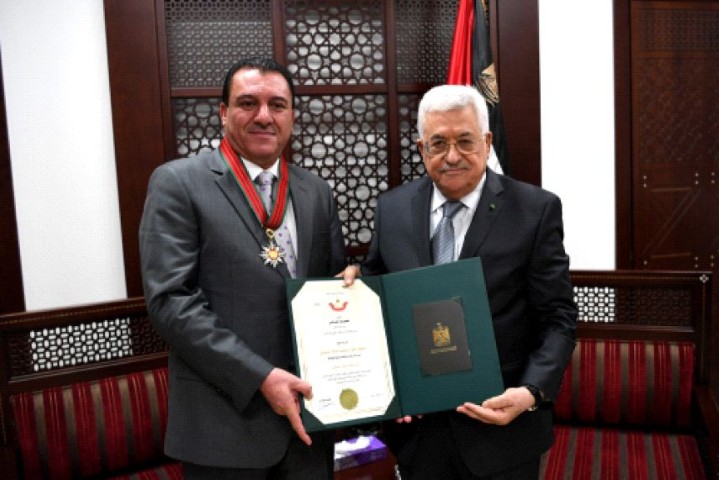 الرئيس يقلد مدير الامن العام الاردني وسام نجمة الشرف العسكري