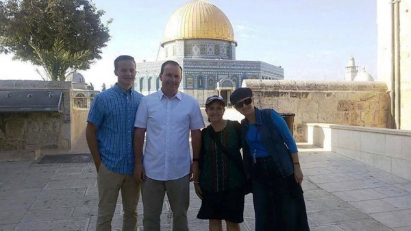 46 متطرفا بينهم عضو بمجلس الشيوخ الأميركي يقتحمون الأقصى