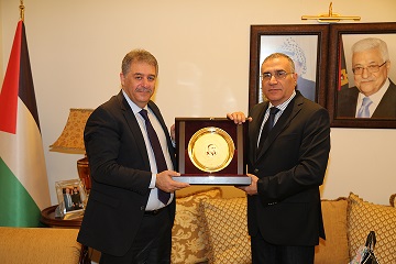 دبور يكرم سفير جمهورية مصر العربية زايد