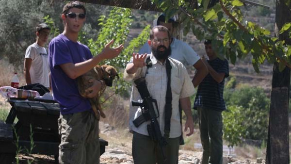 مستوطنون يؤدون طقوسا دينية داخل مستوطنة مخلاة جنوب جنين