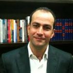 محمود منصور صاحب أكبر تاج صخري في فلسطين