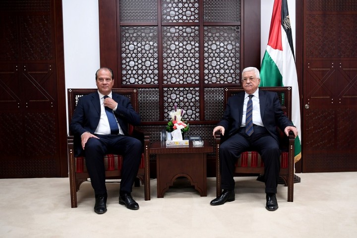 الرئيس يطلع وفدا من الحزب الاشتراكي الفرنسي على آخر المستجدات