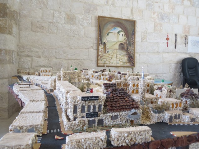 "نابلس من الحصى"..