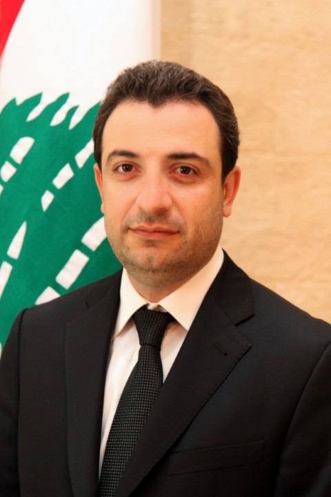 الوزير ابو فاعور يتكفل بعلاج الطفل محمود الهندي