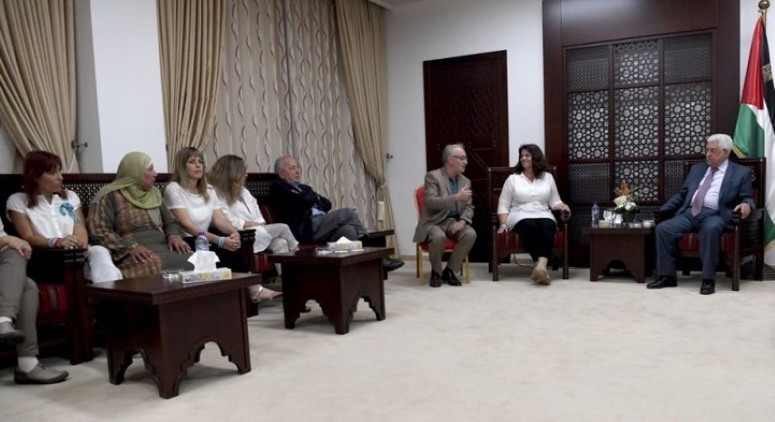 الرئيس يستقبل وفدا من "حركة نساء يصنعن السلام"