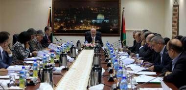 مجلس الوزراء يؤكد دعمه للبرنامج الوطني ويهنئ بنجاح مؤتمر "فتح" السابع